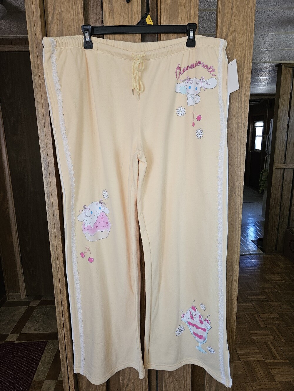 NWT Cinnamoroll Sz XXL Yellow Lounge Pants with Pastel Character Graphics - Picture 2 of 3